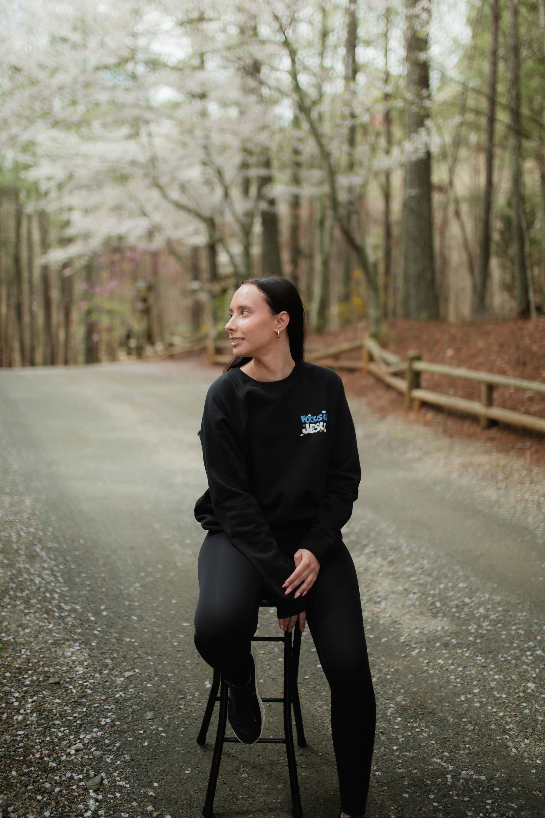 FOCUS ON JESUS I UNISEX PREMIUM SWEATSHIRT